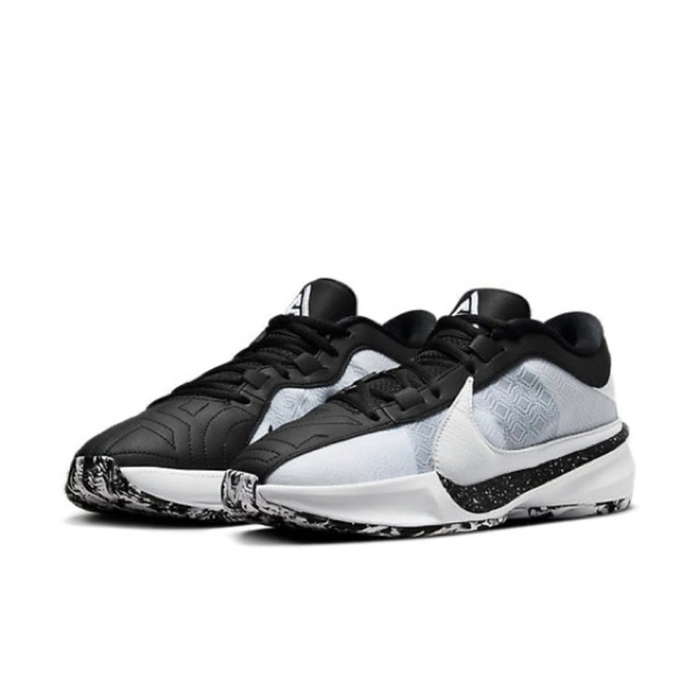 NIKE Men’s  Giannis Zoom Freak 5 Oreo Size 7 Basketball Sneakers DX4985-101